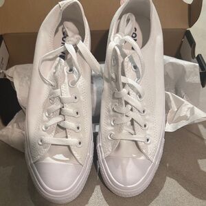 Classic White Low-Top Canvas Sneakers for Women
